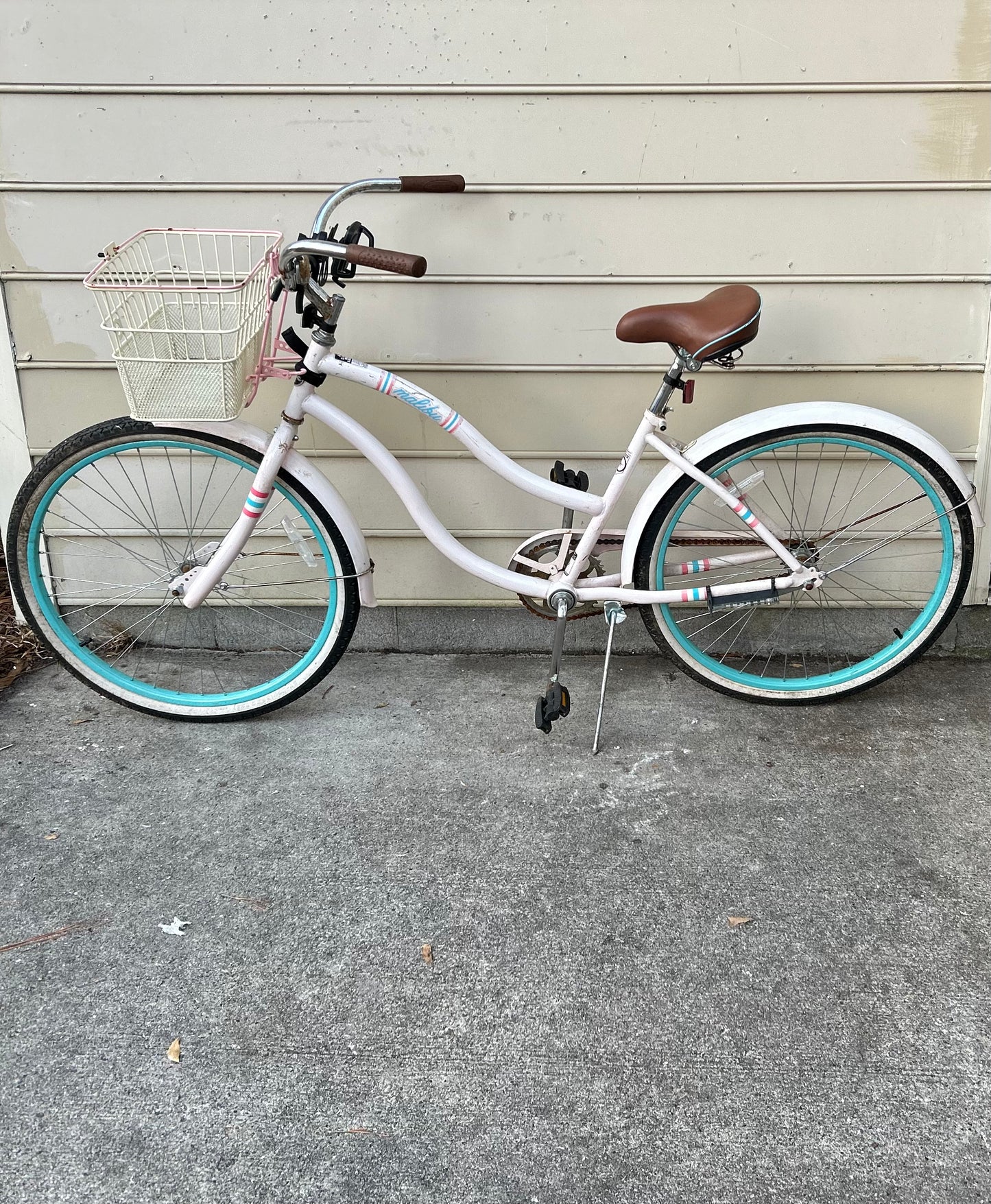 26in Women's White & Blue Beach Cruiser